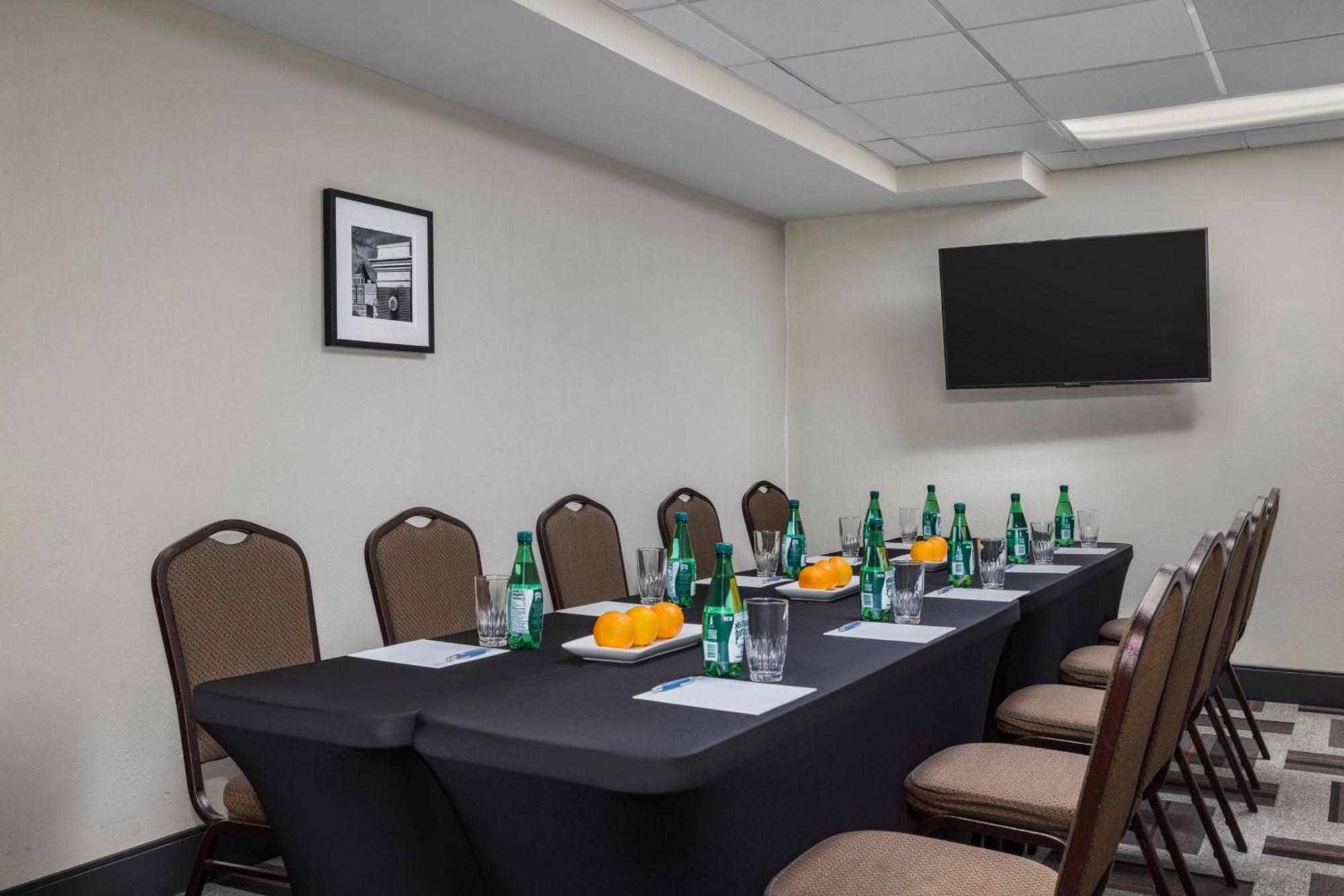 Four Points By Sheraton Greensboro Airport Екстериор снимка