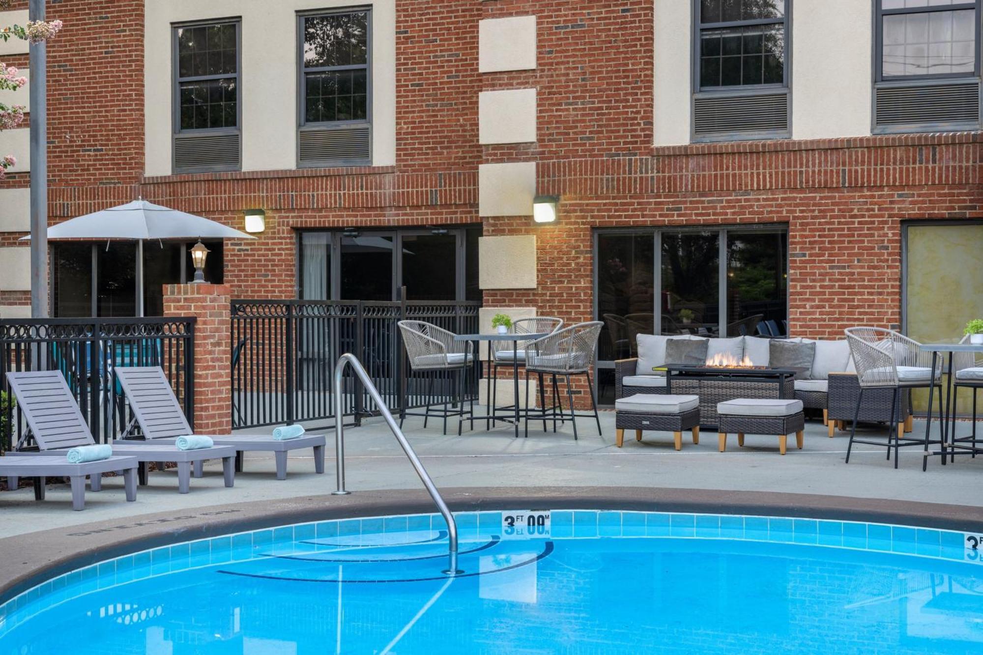 Four Points By Sheraton Greensboro Airport Екстериор снимка