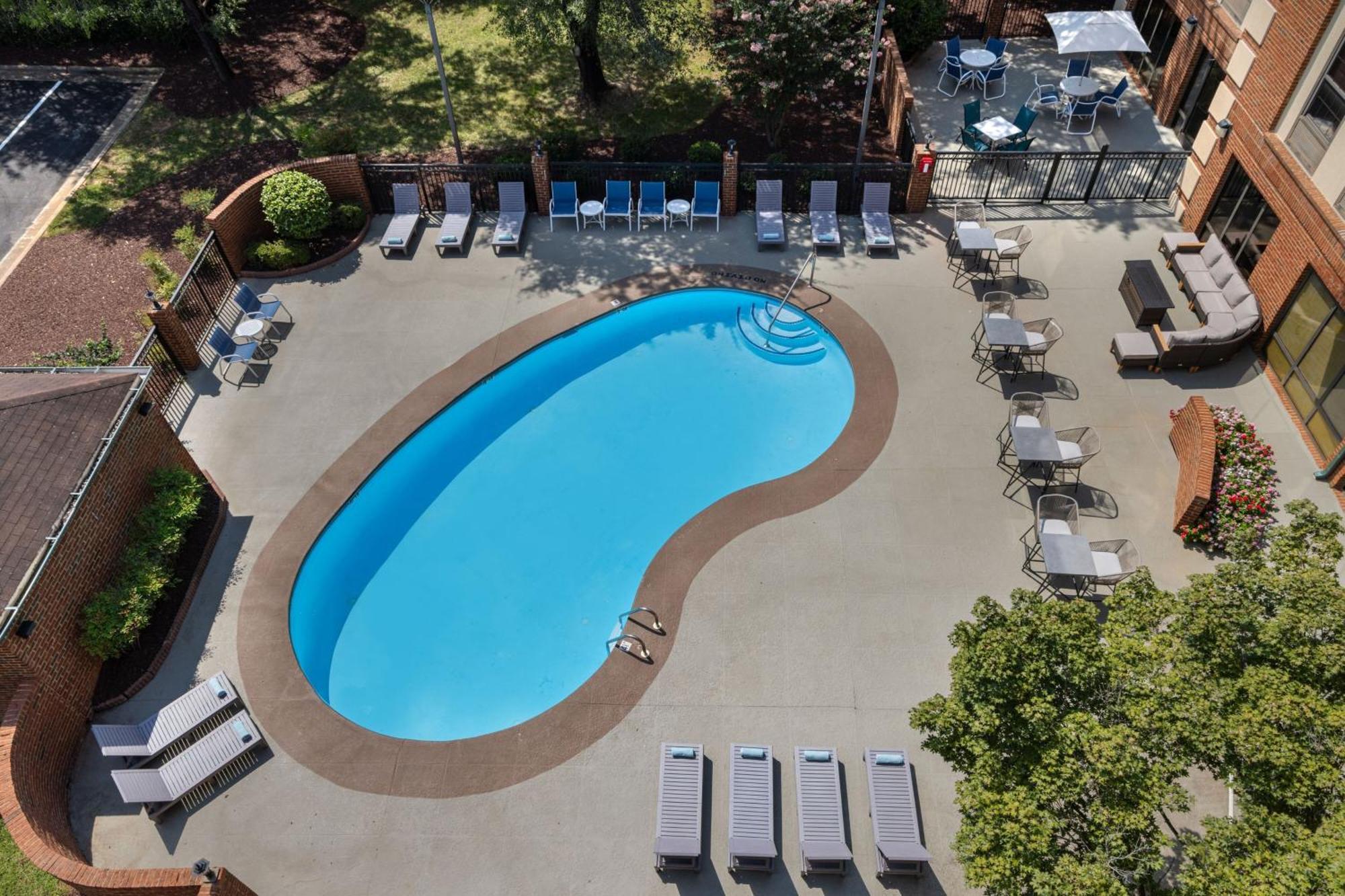 Four Points By Sheraton Greensboro Airport Екстериор снимка