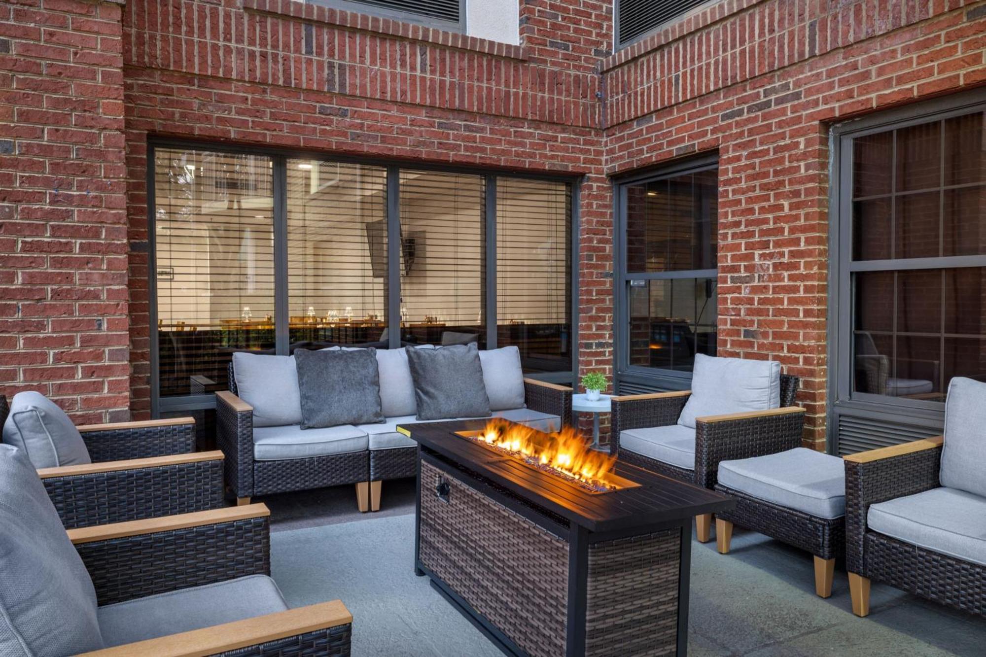 Four Points By Sheraton Greensboro Airport Екстериор снимка