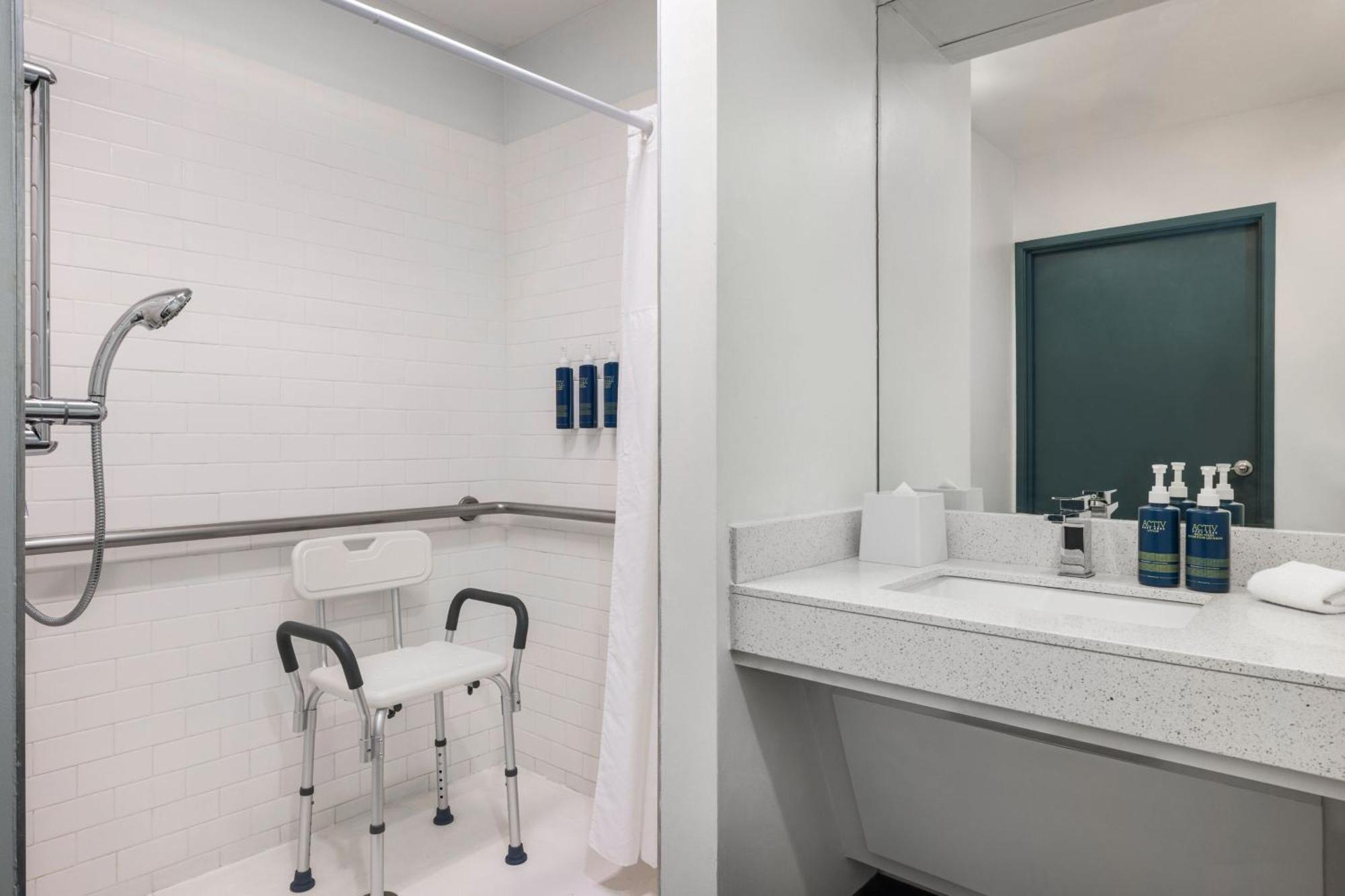 Four Points By Sheraton Greensboro Airport Екстериор снимка