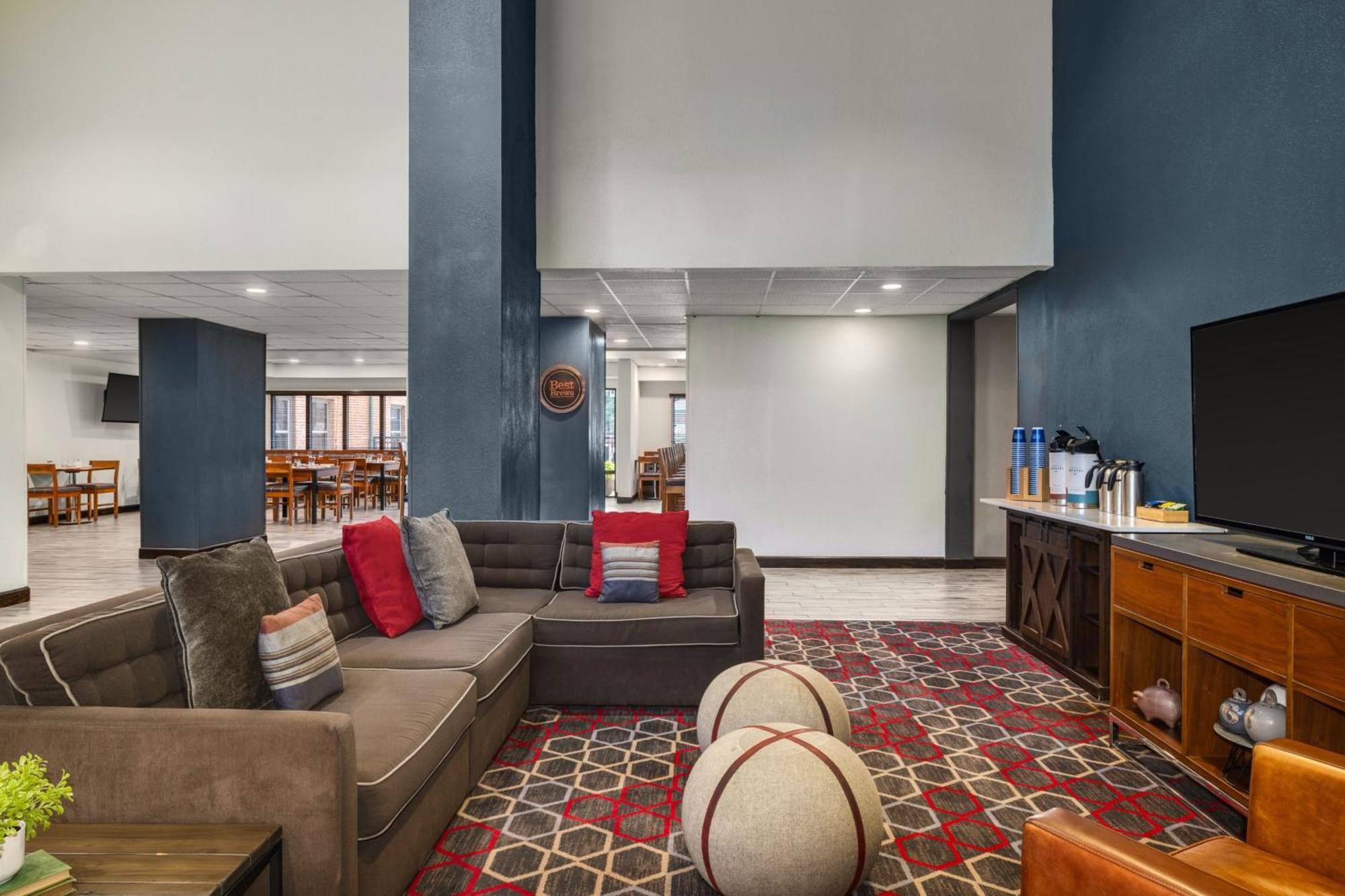 Four Points By Sheraton Greensboro Airport Екстериор снимка