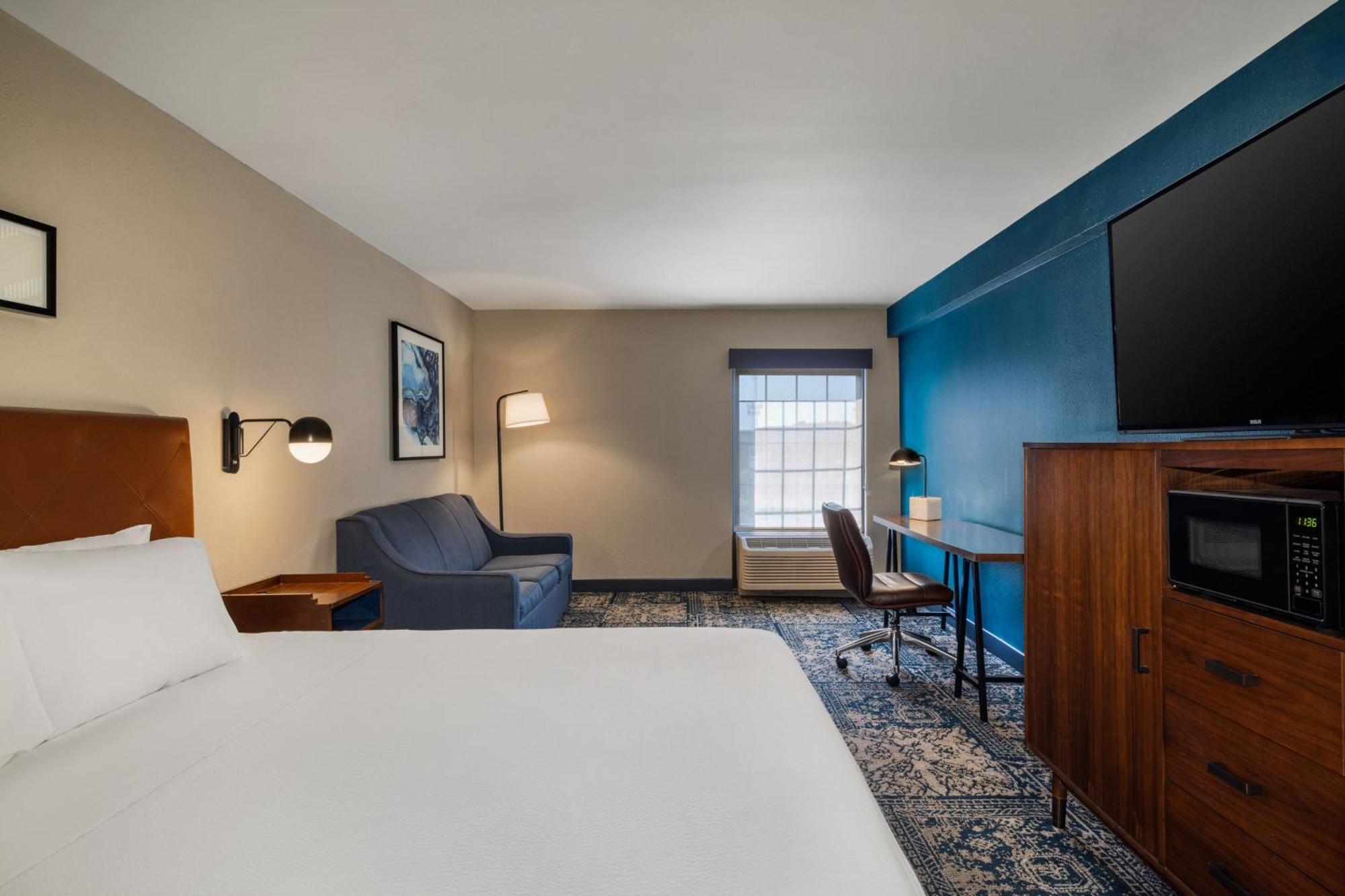 Four Points By Sheraton Greensboro Airport Екстериор снимка