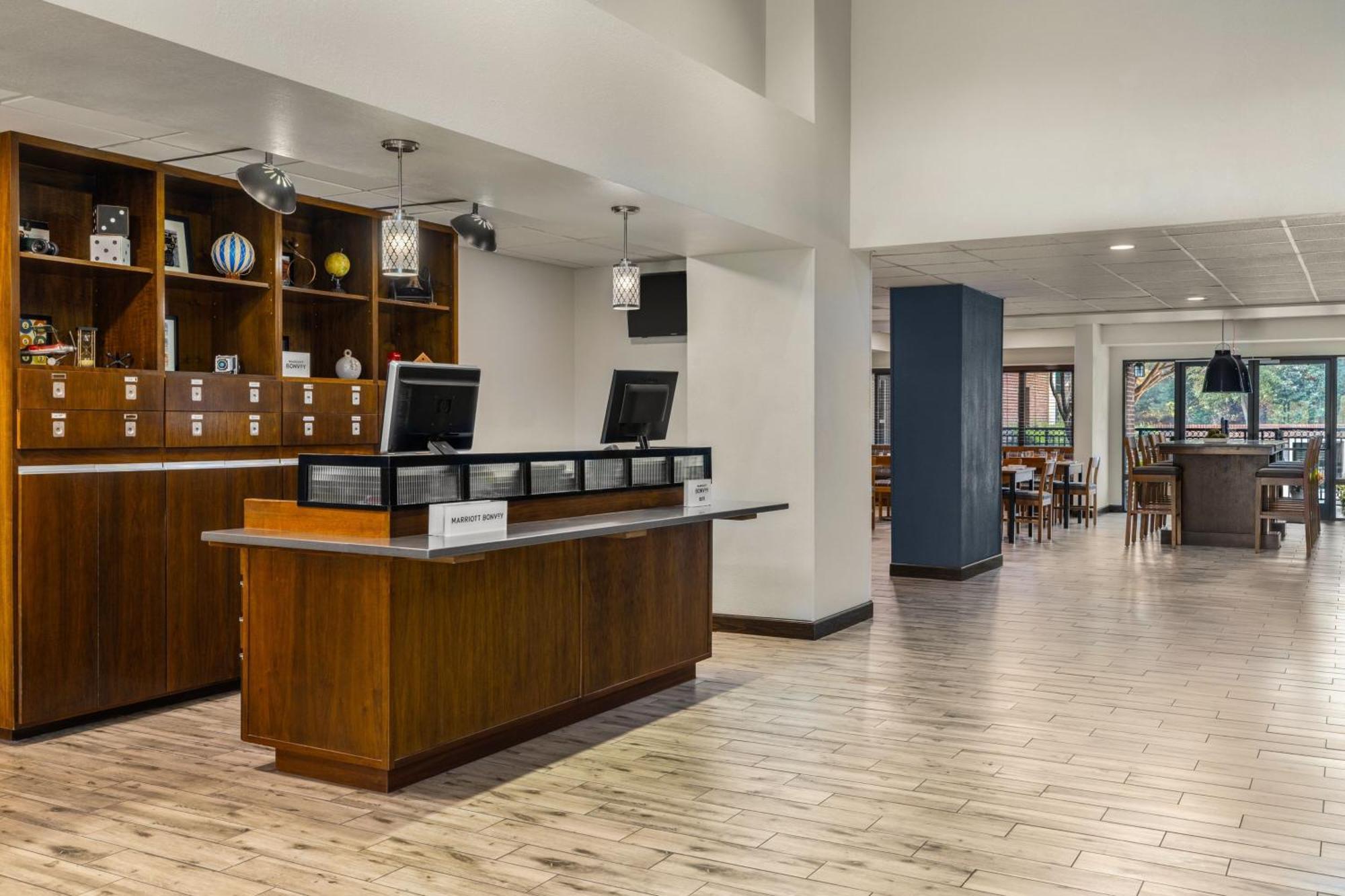 Four Points By Sheraton Greensboro Airport Екстериор снимка