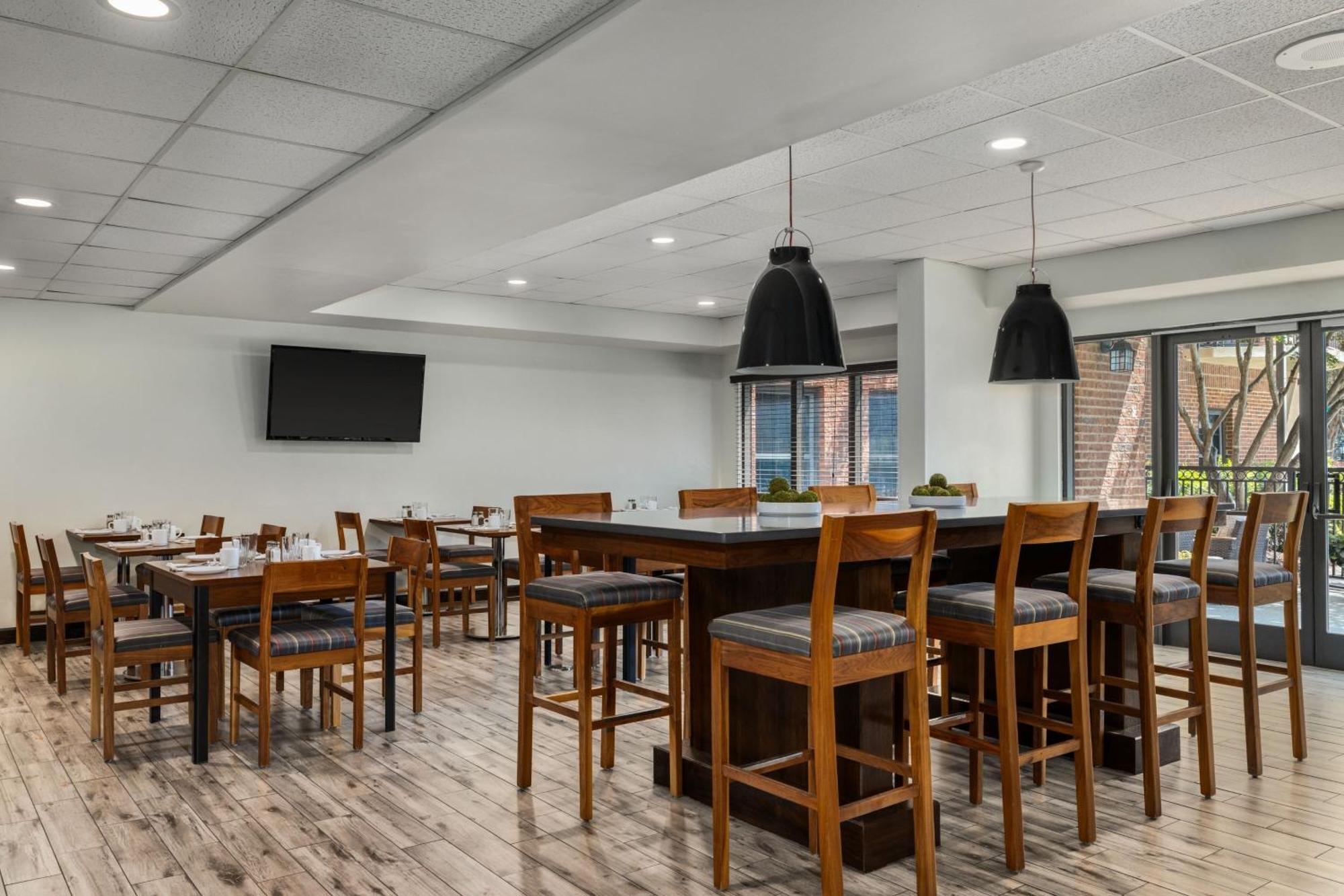 Four Points By Sheraton Greensboro Airport Екстериор снимка