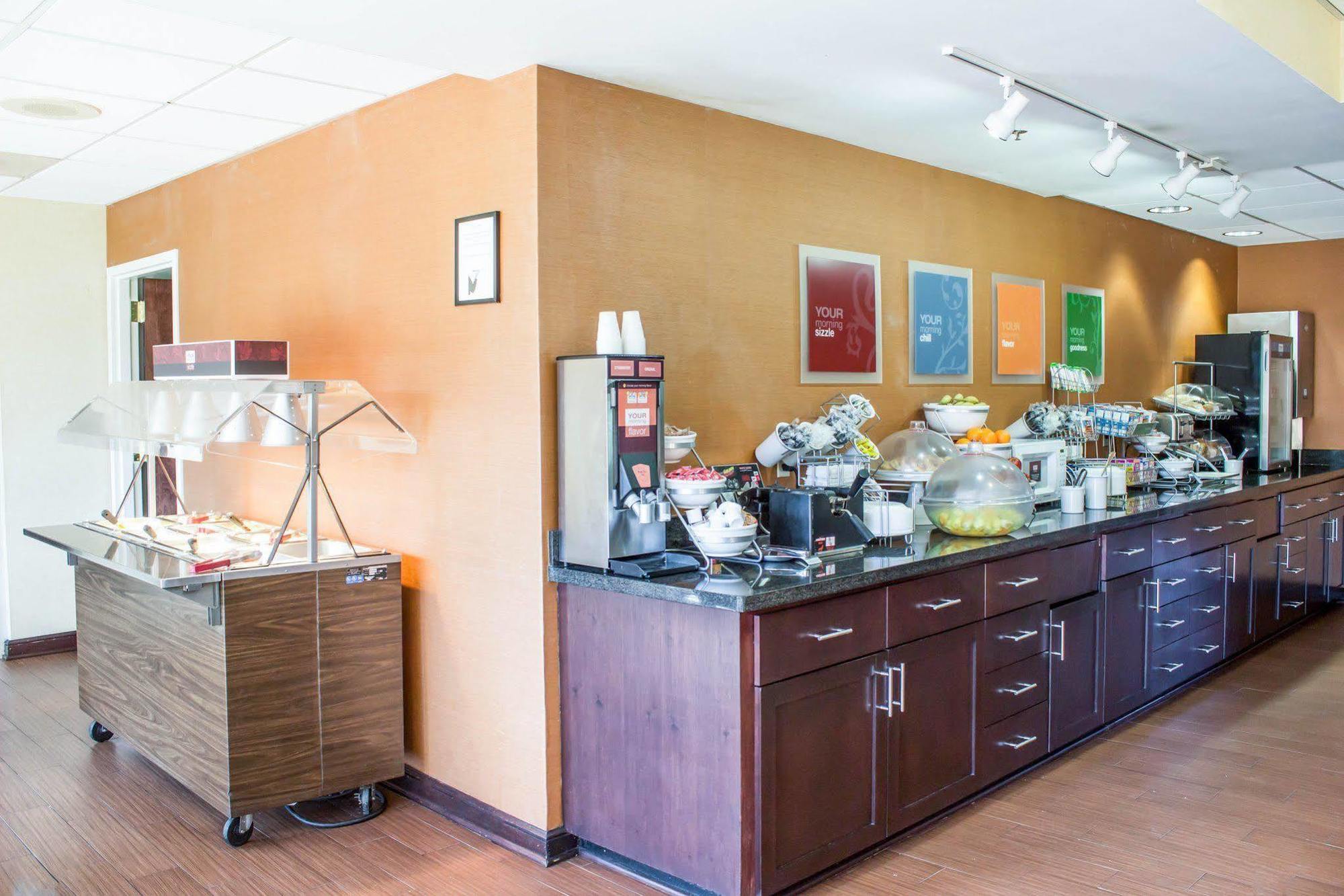 Four Points By Sheraton Greensboro Airport Екстериор снимка